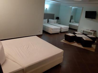 Hotel Raya Tichy Extérieur photo