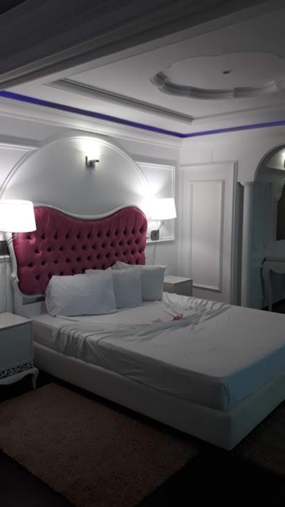 Hotel Raya Tichy Extérieur photo
