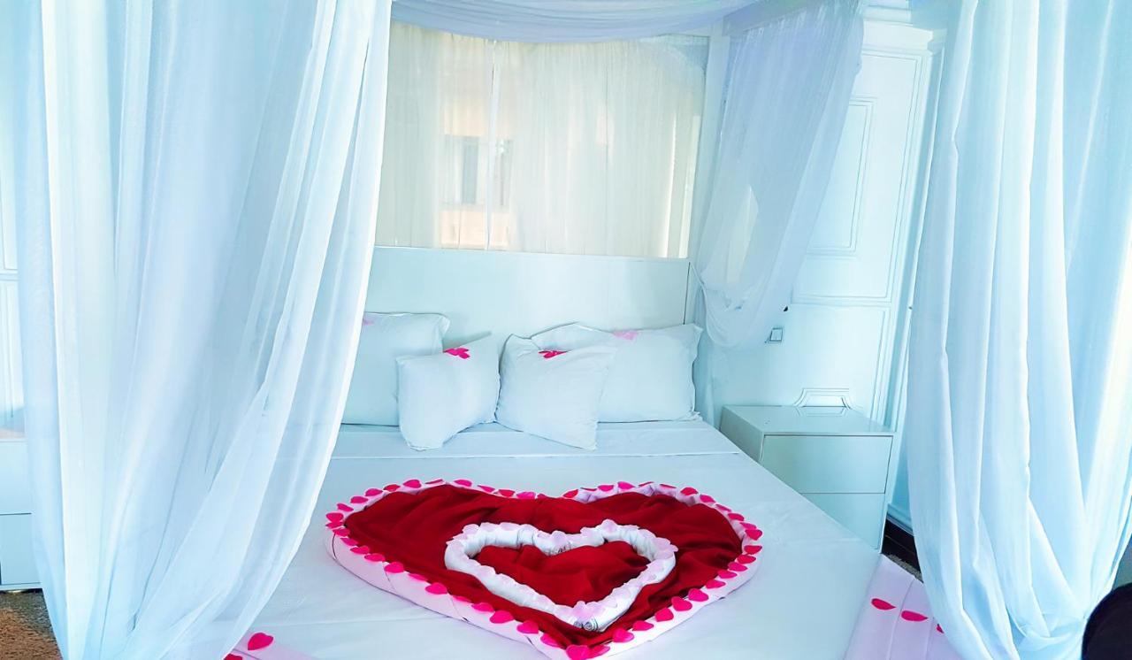 Hotel Raya Tichy Extérieur photo